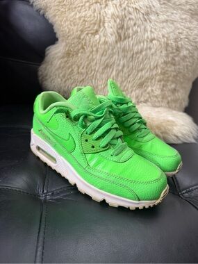 EUC Nike Air Max 90 W7Y5.5 Lime Green Neon